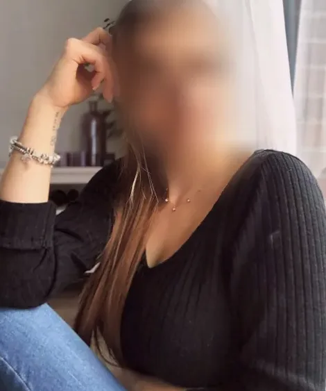 Agata, 30