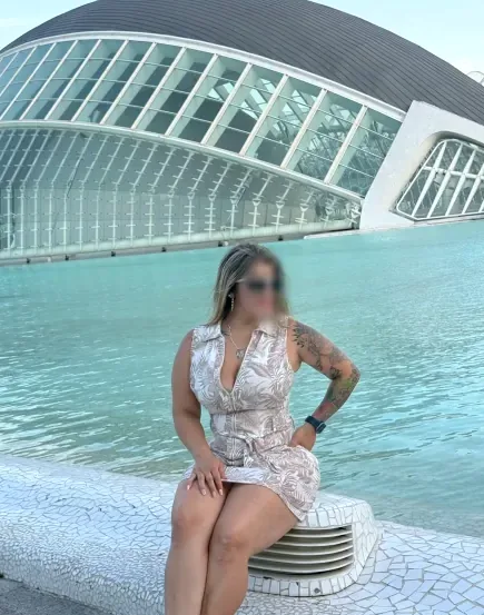 Bethan, 32
