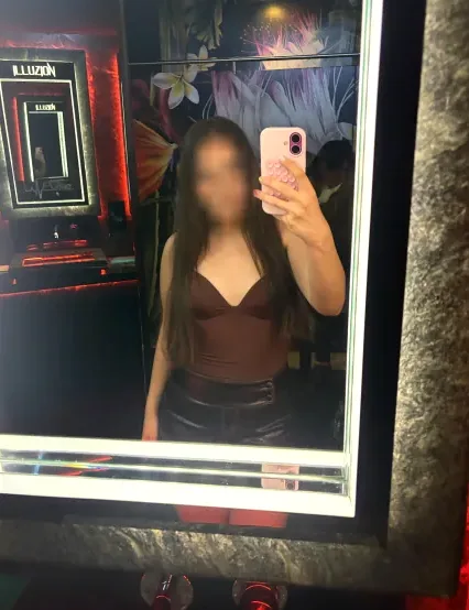 Courtney, 18