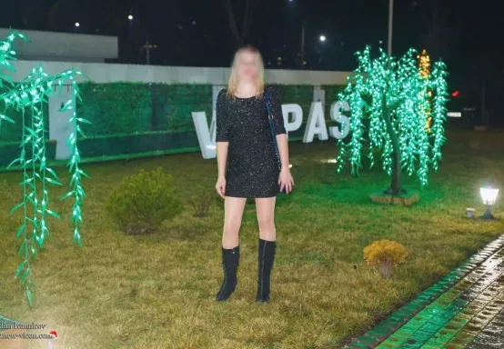 Ella, 32