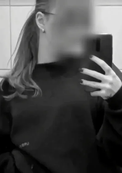 Evie, 19
