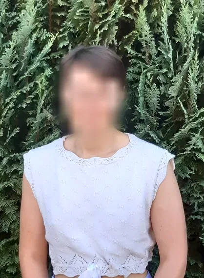 Holly, 27