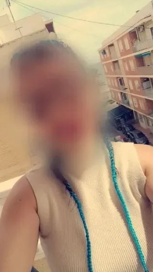 Isobel, 32