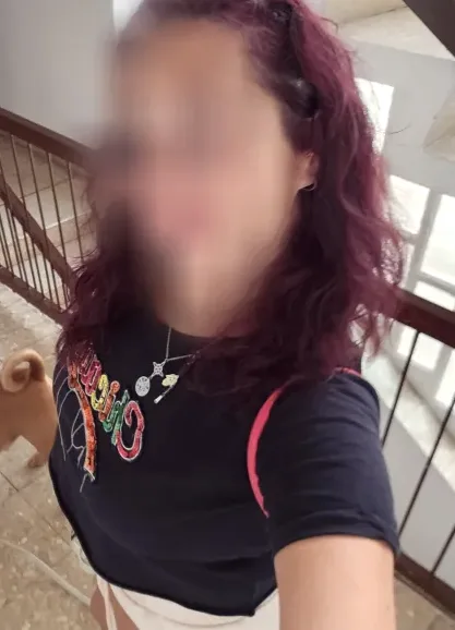 Nicola, 33