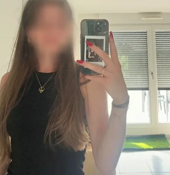 Zoe, 27
